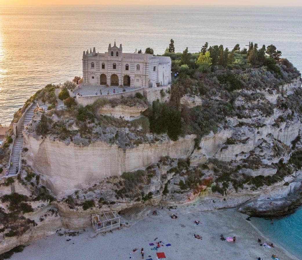 Lady White Hotel Tropea Eksteriør billede
